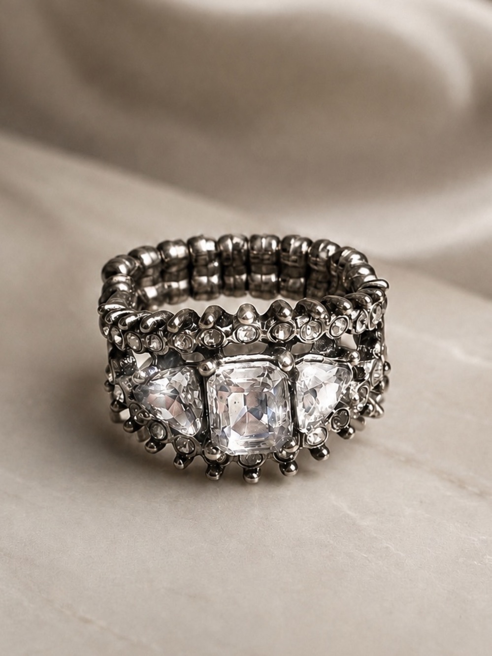 PAPARAZZI Silver Tone Stretch Rhinestone Ring ✨